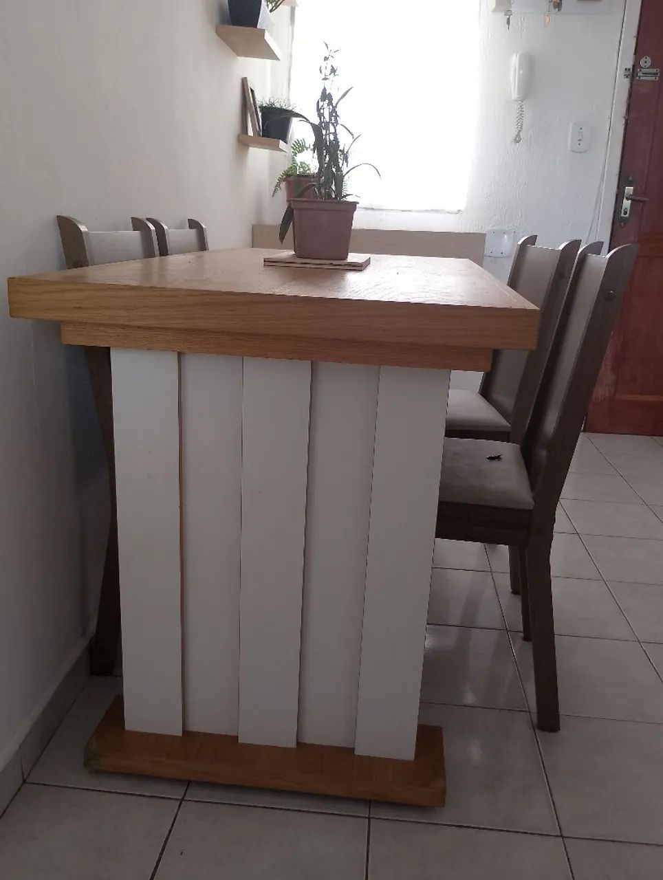 Mesa 4 lugares de Carvalho Americano acompanha cadeiras - Foto 3