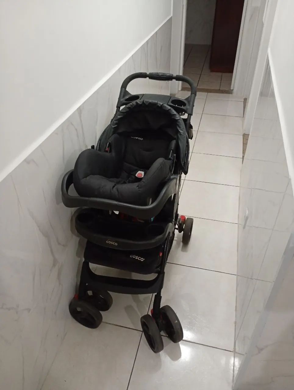 Carrinho de bebe com bebe conforto COSCO