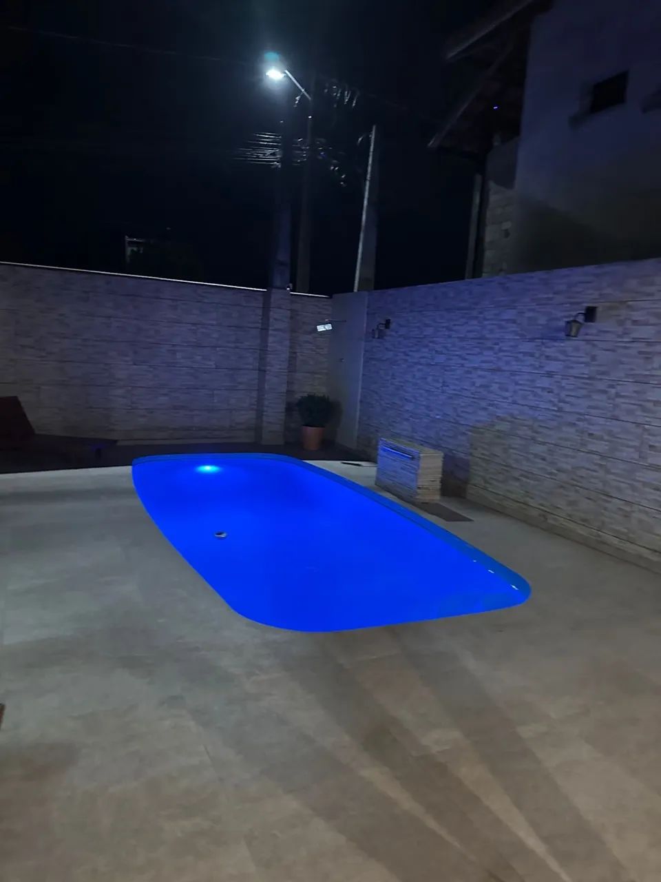 CASA COM PISCINA PRÓXIMO DA PRAIA 