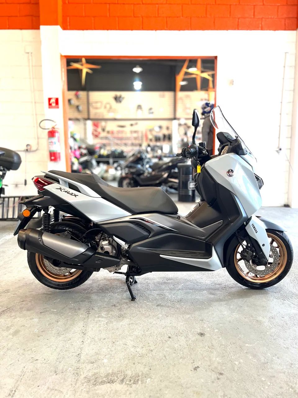 XMax 300 cinza - Foto 3