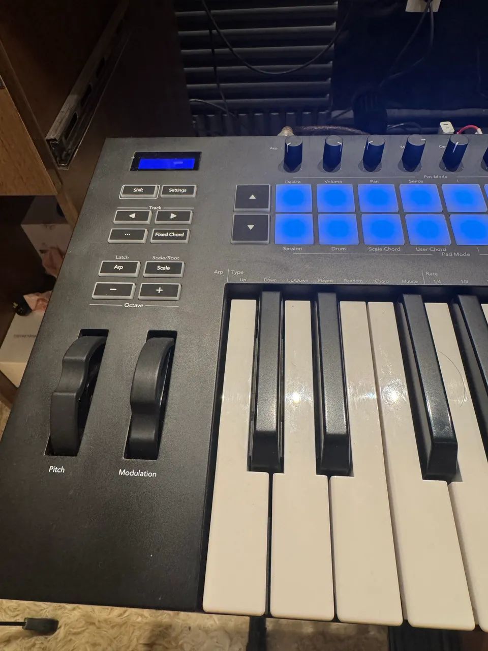 Teclado Novation Launchkey MK3 61 teclas  - Foto 5