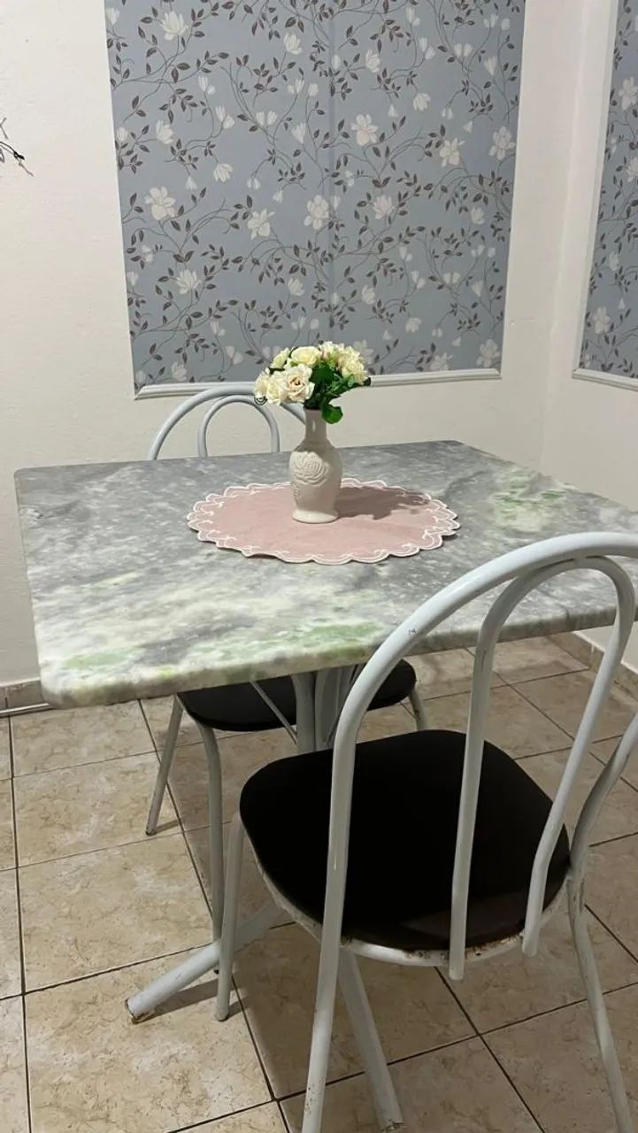 Mesa, duas cadeiras e duas poltronas. - Foto 2