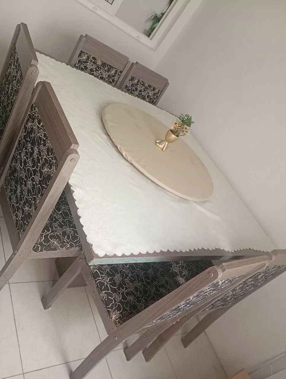 Mesa tampo giratória com as cadeira  - Foto 4