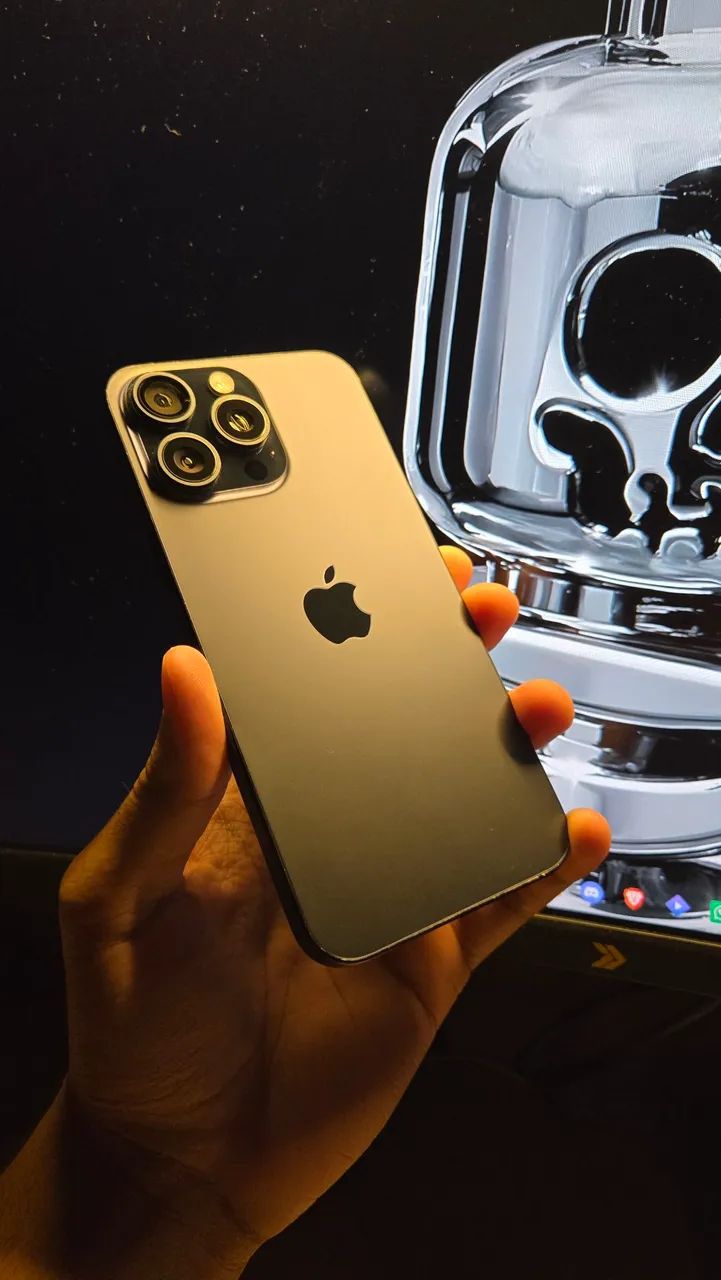 IPhone 15 Pro Marx + Apple Watch - Celulares e Smartphones