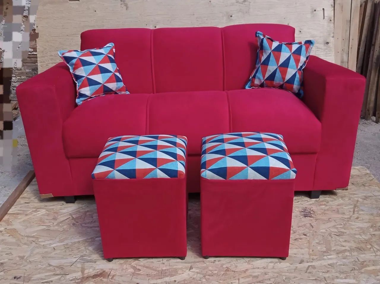 Sofa de 3 lugares mais 2 puff - Foto 2