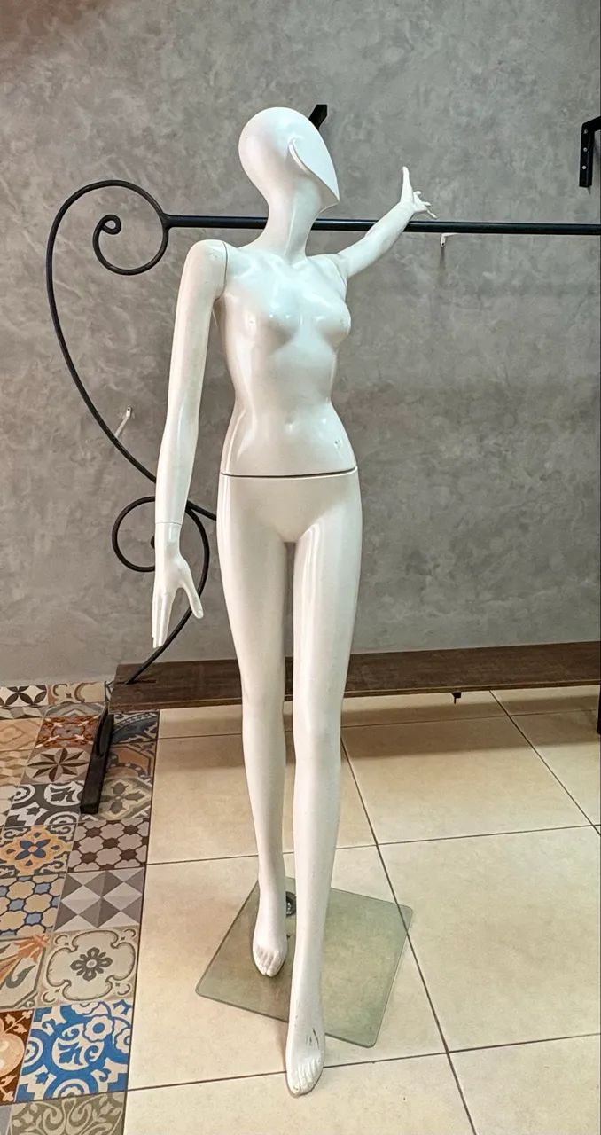 Manequim Feminino - Fibra de Vidro  - Foto 2