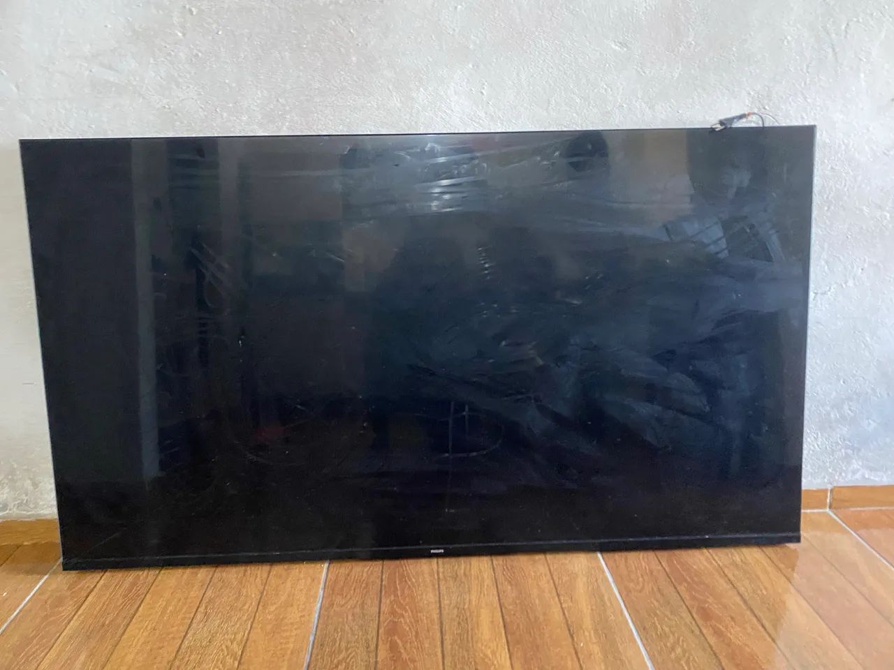 Vendo TV Philips 70 polegadas com defeito 