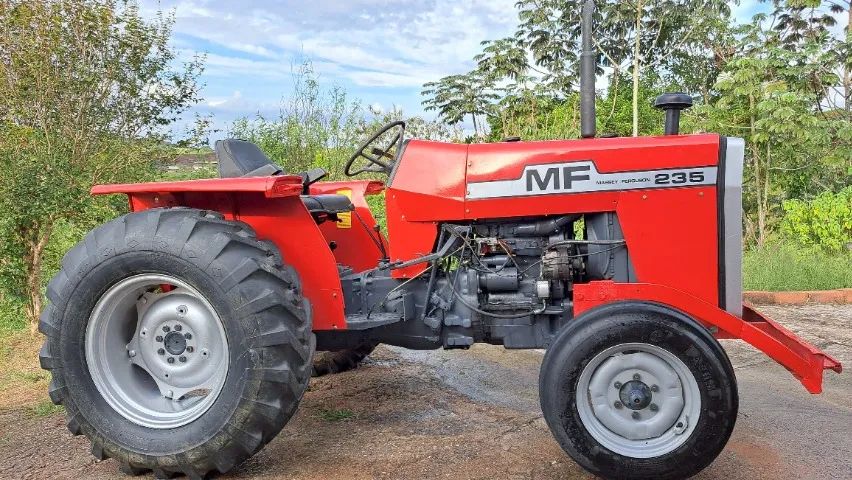 TRATOR MF 235