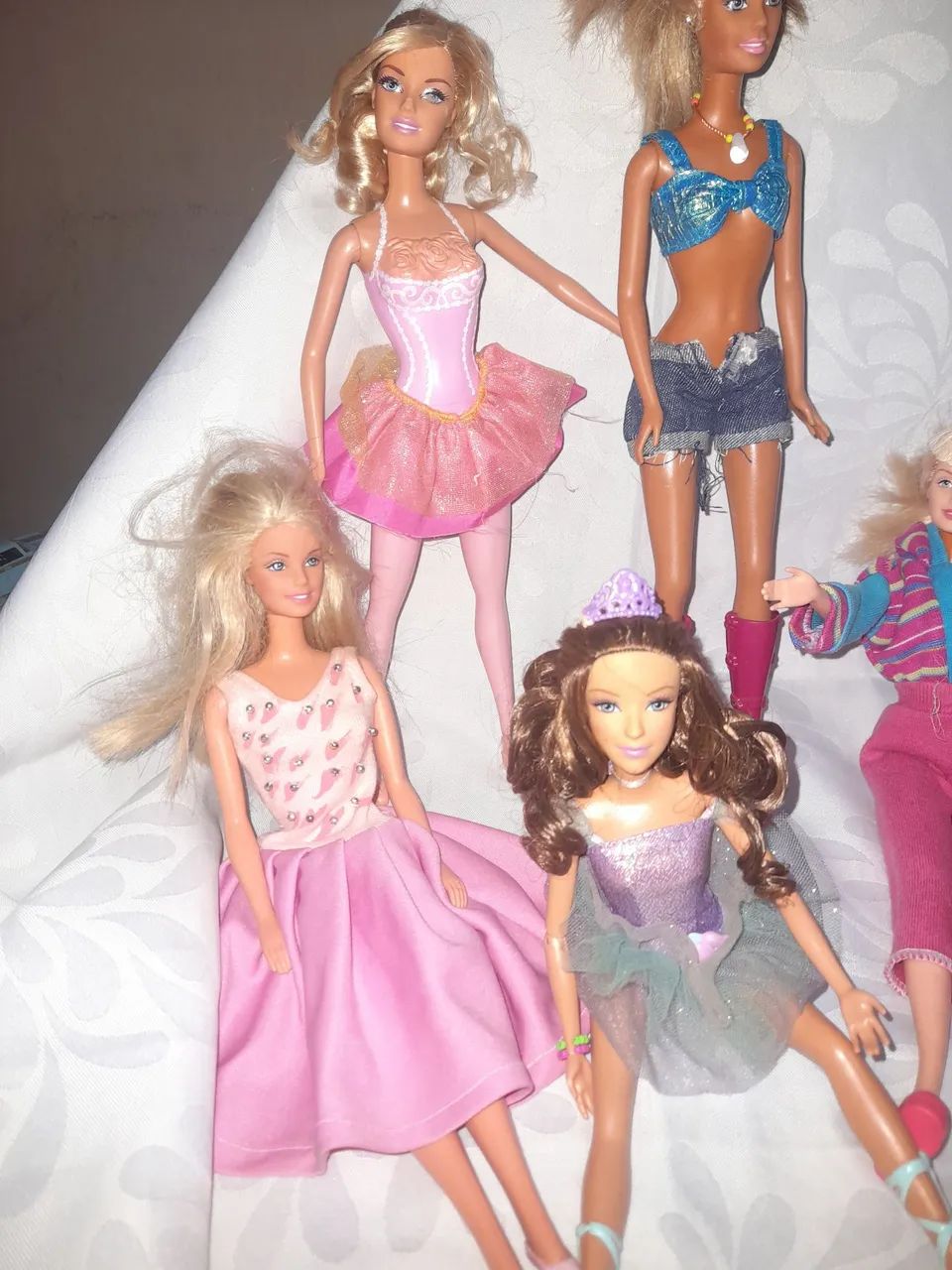 Vendo essas lindas barbie. As cinco - Foto 4