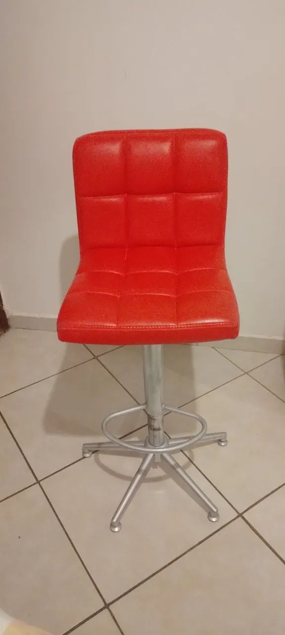 Cadeiras de balcão R$ 280,00 cada uma