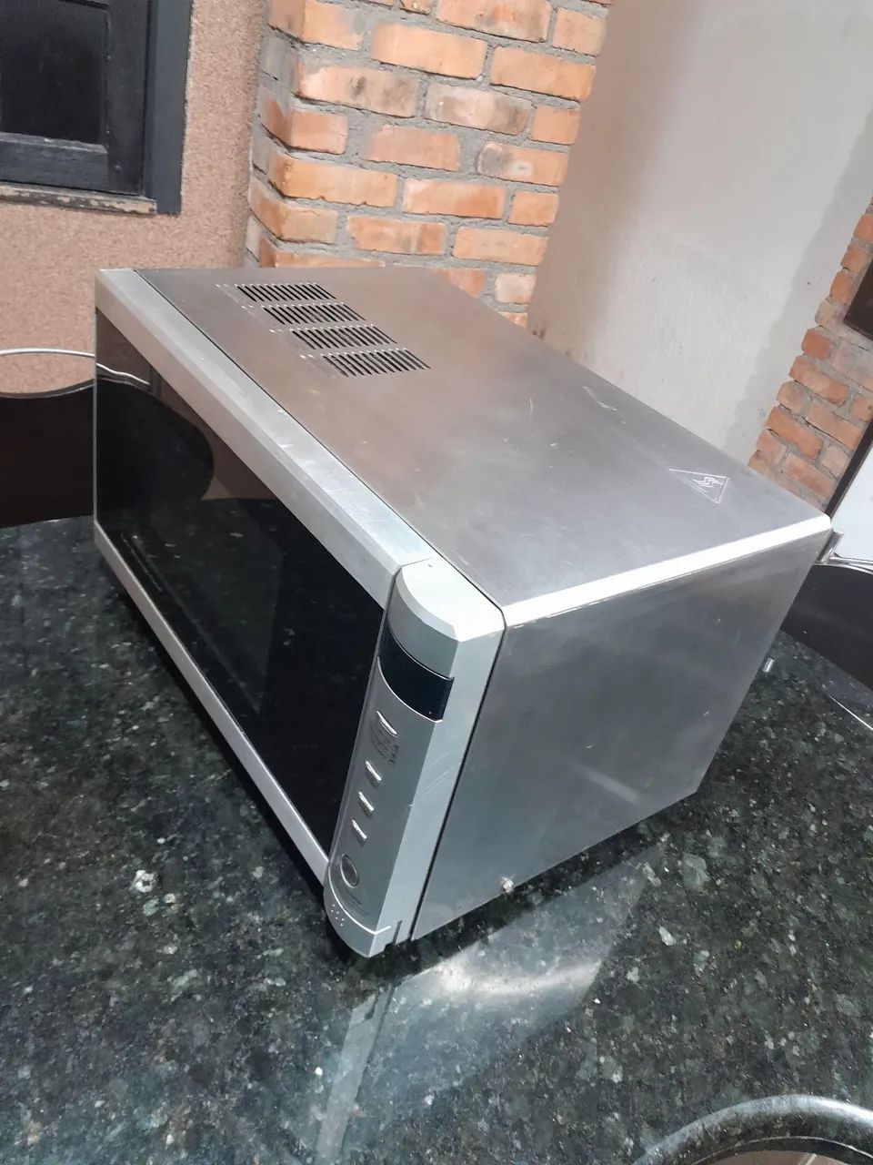 Microondas da marca Mueller 32 litros bem novinho de inox - Foto 2