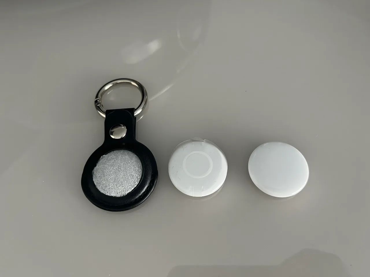 2 Apple AirTags Originais + Chaveiro | 1 Nunca Usada - Foto 2