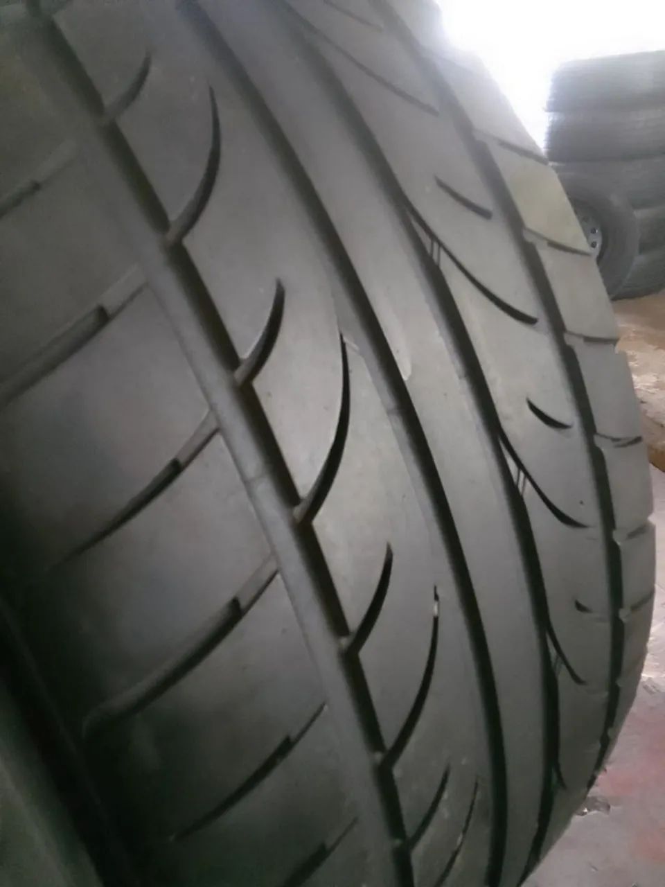 Pneu 255/45/19 - Foto 3