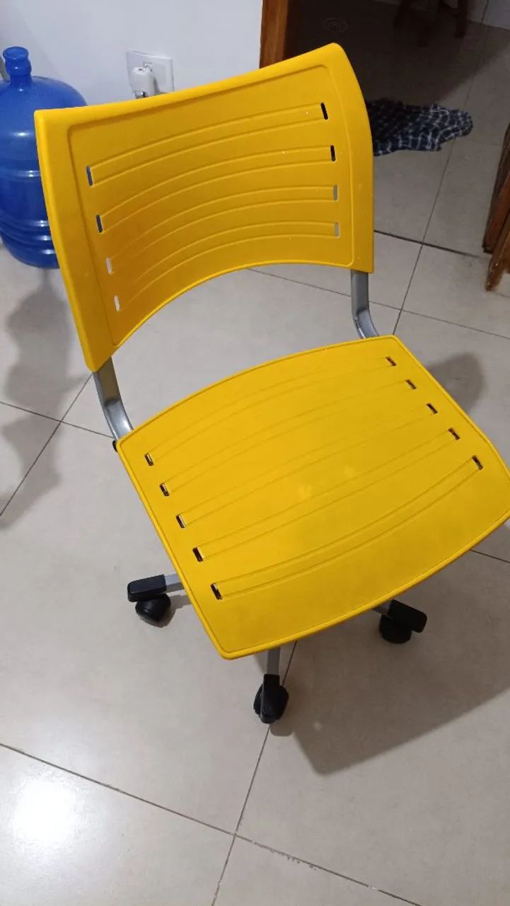 Escrivaninha simples com cadeira64985862271235122
