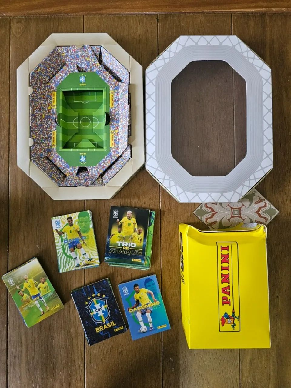 Kit 100 Envelopes Copa 2026 + Estadio com 60 CARDS Brasil - Foto 2