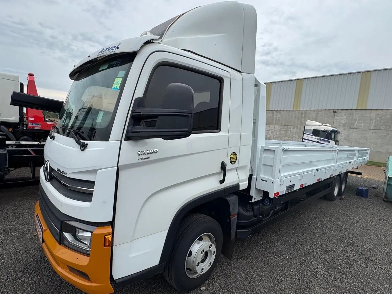 VW 13.180 DRC 6x2 delivery prime - plataforma 9 metros
