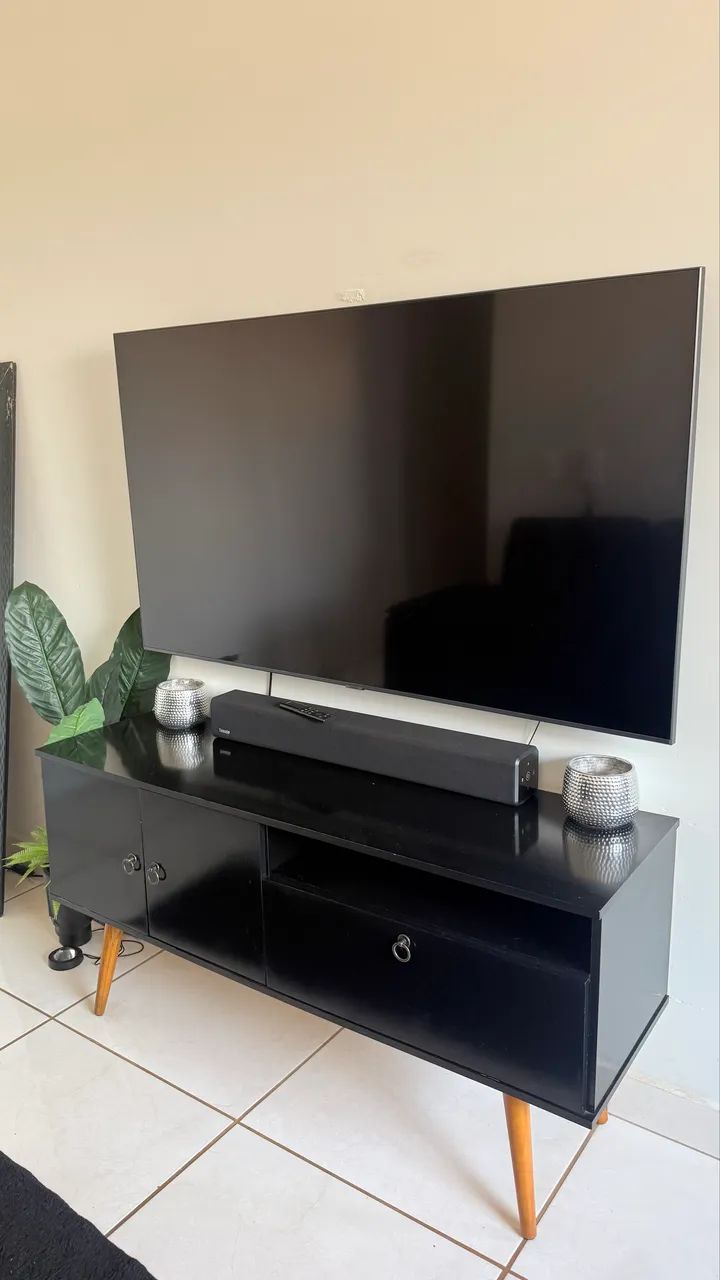 * ? TV Samsung Smart de 65 polegadas SoundbarSamsung Rack/Hack para TV, na cor preta