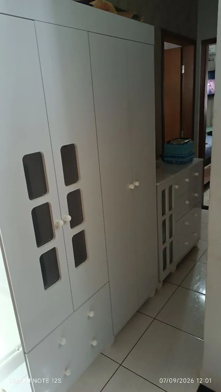GUARDA ROUPA E COMODA INFANTIL...
