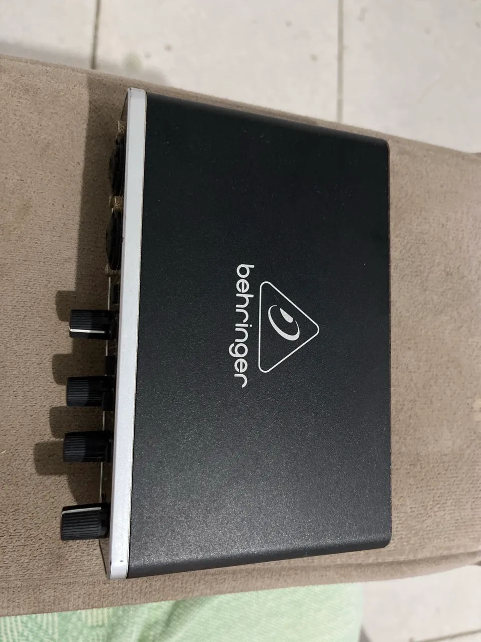 Vendo placa de áudio UMC202HD behringer - Foto 2