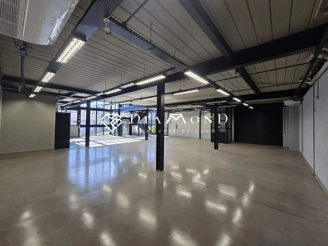 Prédio Comercial Novo com Elevador e Estrutura Completa