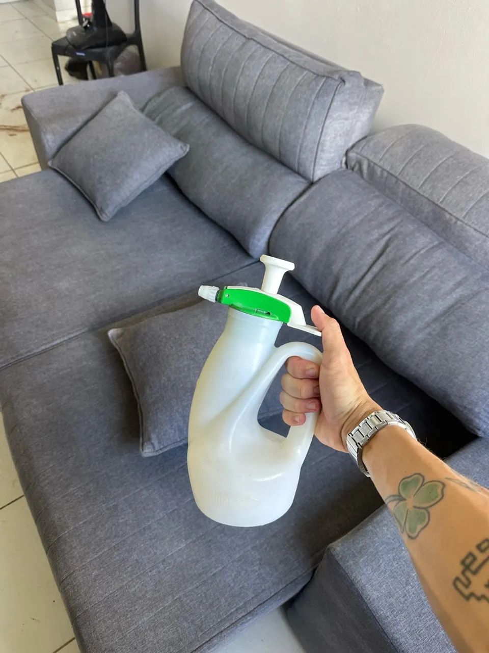 Renove seu sofá com lavagem a seco conosco - Foto 4