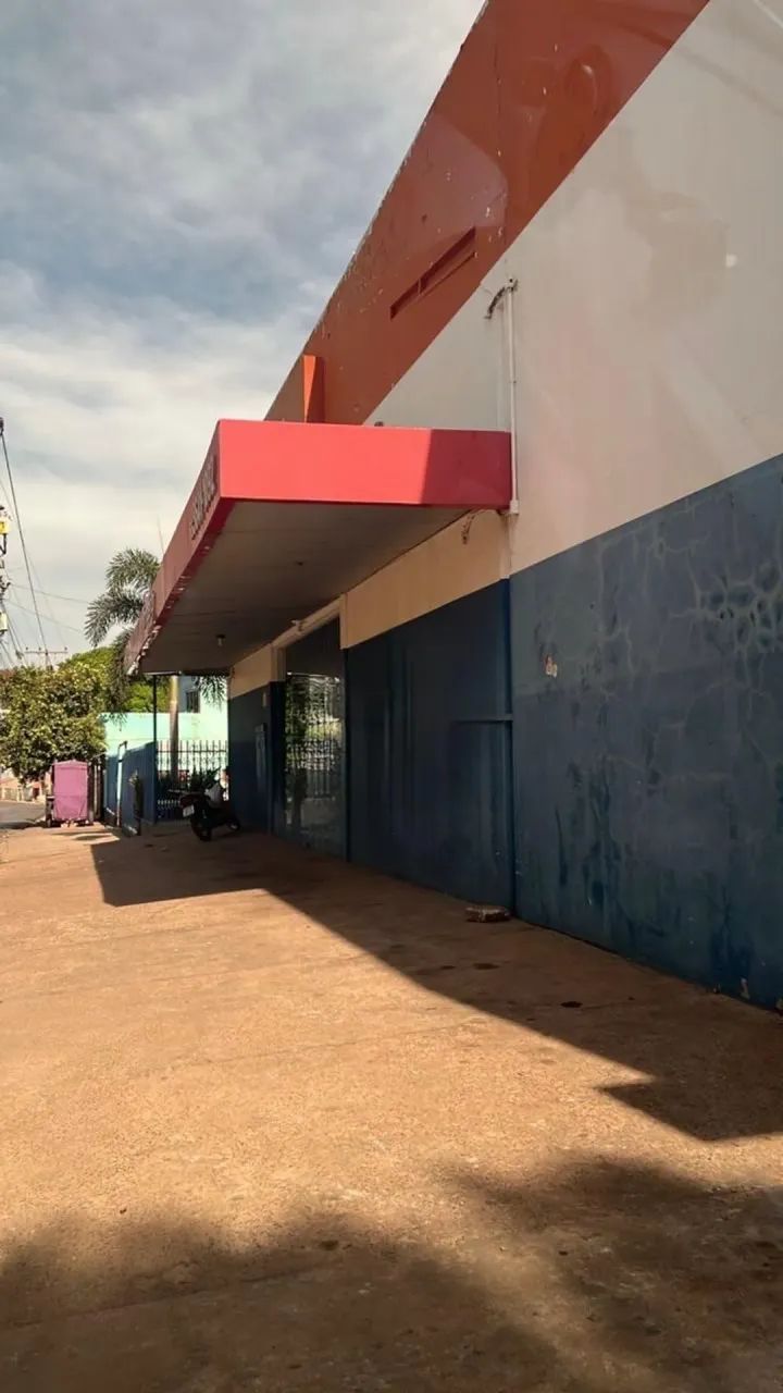 Galpão/ Mercado para aluguel e venda com 800 m2 no Jardim Vitoria - Cuiabá - MT