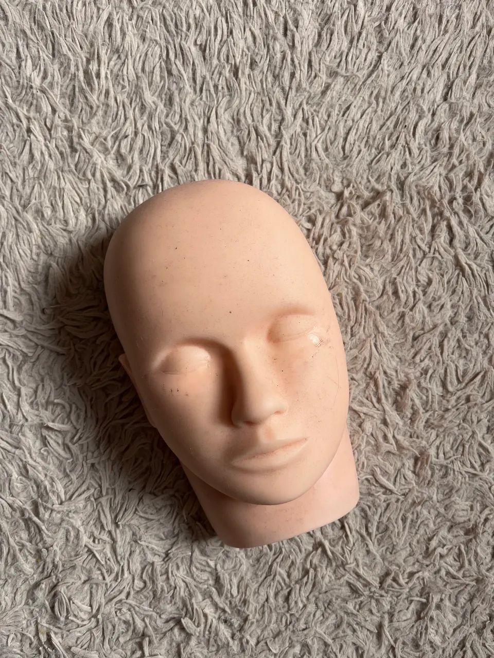 ? BONECO PARA TREINO DE CÍLIOS?
