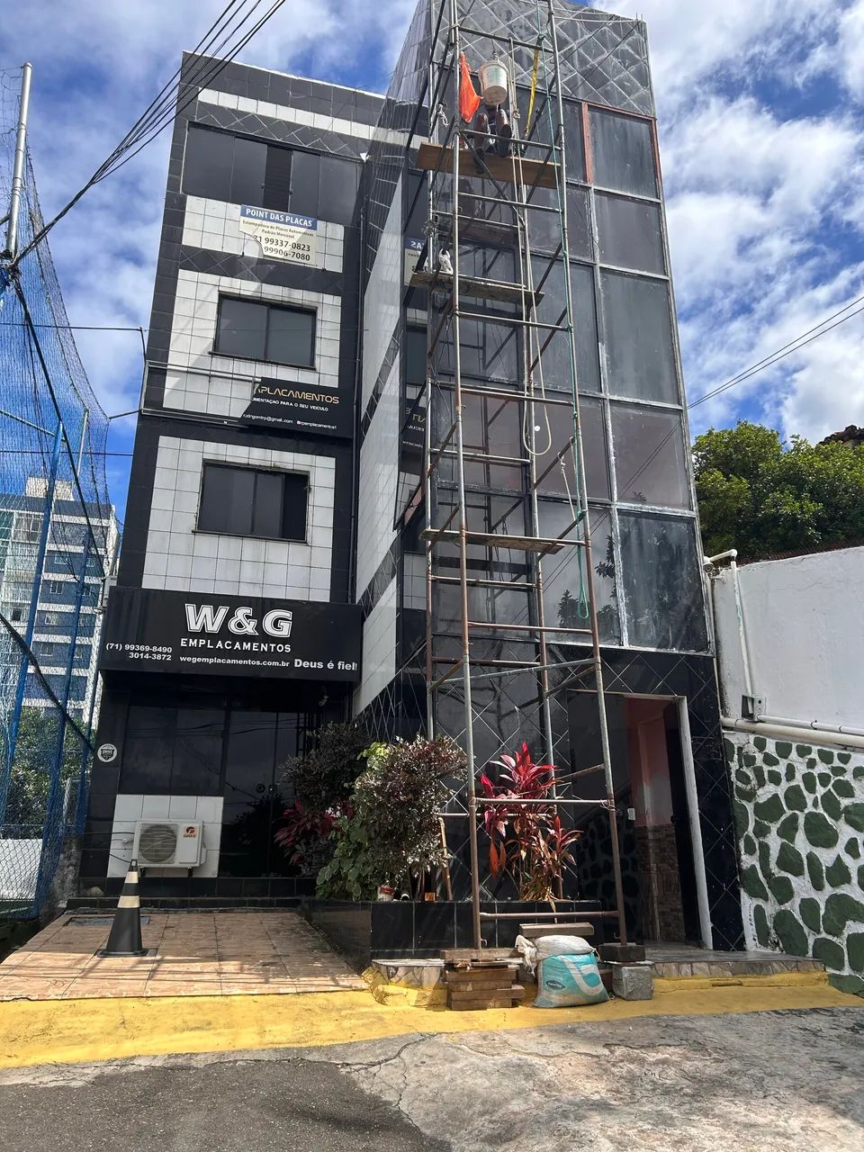 Alugo salas comerciais 