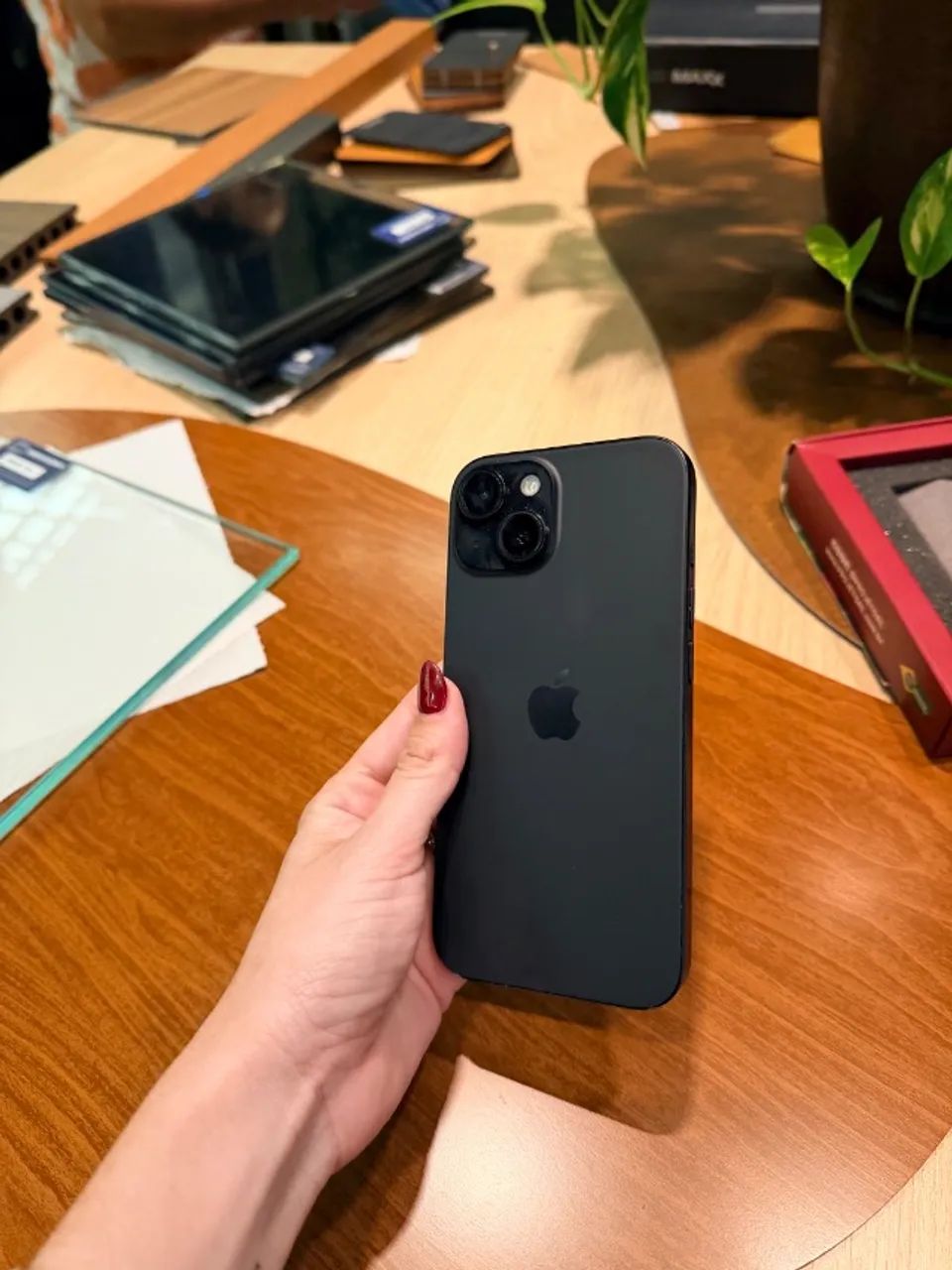 iPhone 15 256Gb - preto  - Foto 4