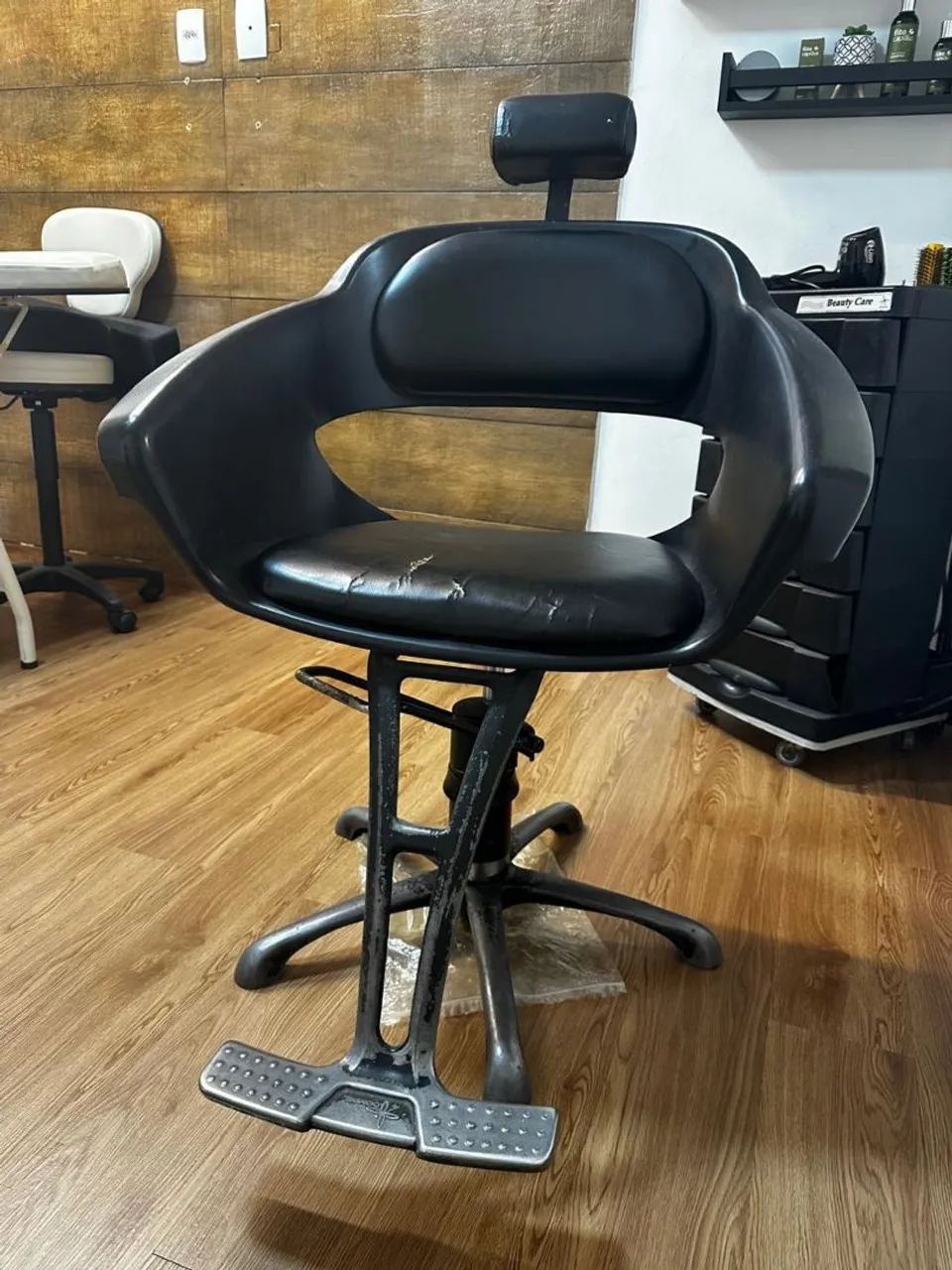 Cadeira de Cabeleireiro Hidráulica Dompel Prima Profissional 