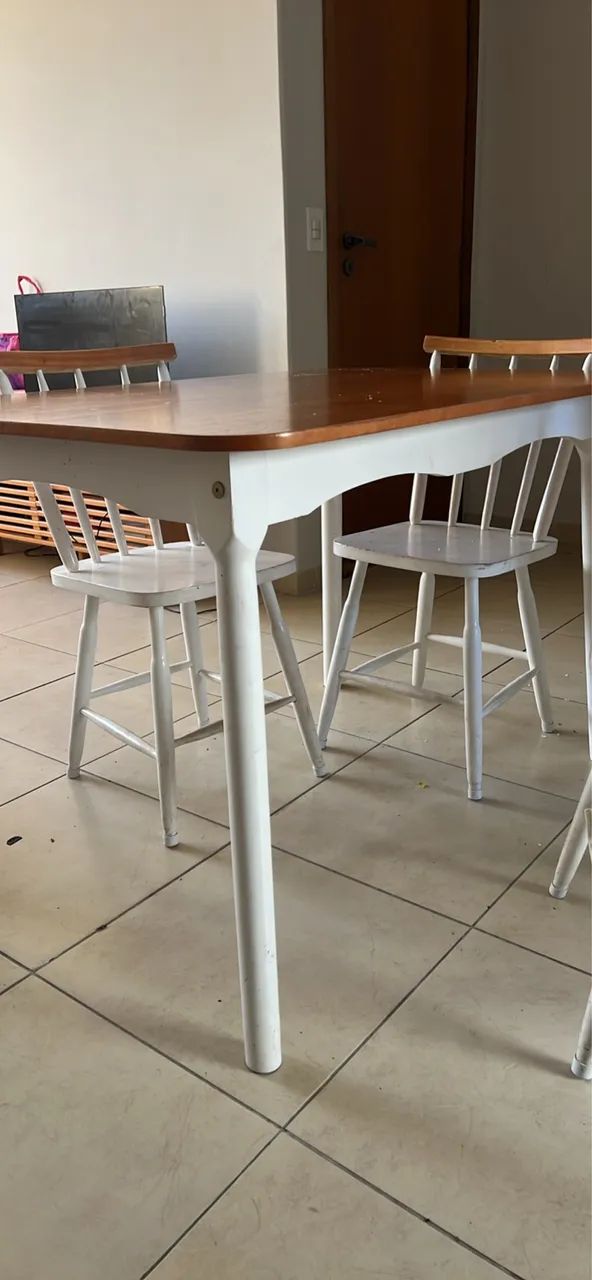 Mesa de madeira com 3 cadeiras  - Foto 2