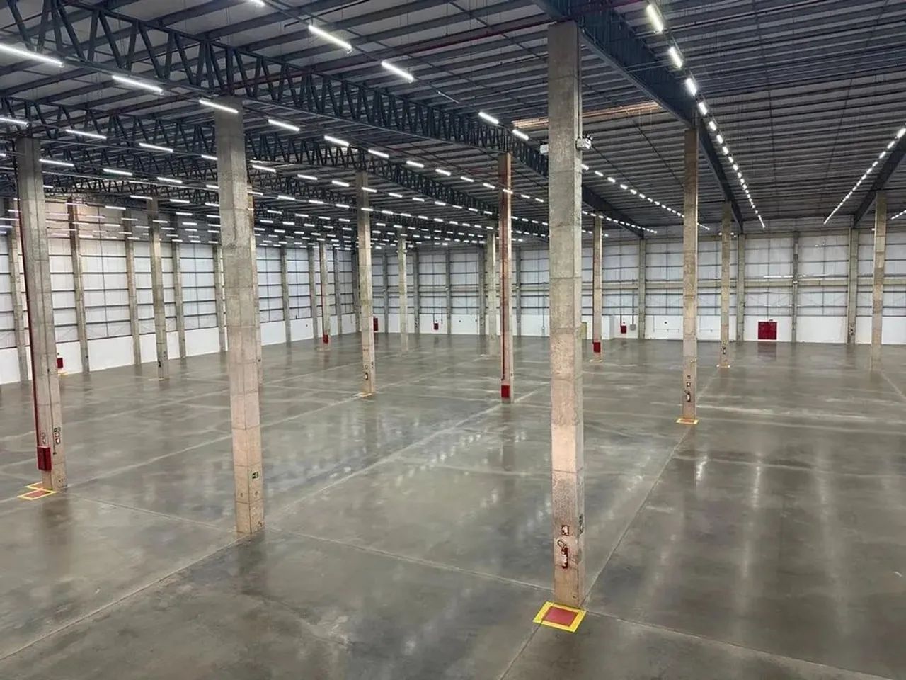Galpão logístico em condomínio com 4.000m² Pé Direito 12m, 8 Docas, Estacionamento 30.000m - Foto 2