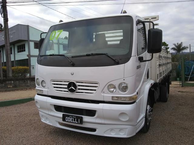 Accelo 915 carroceria de madeira