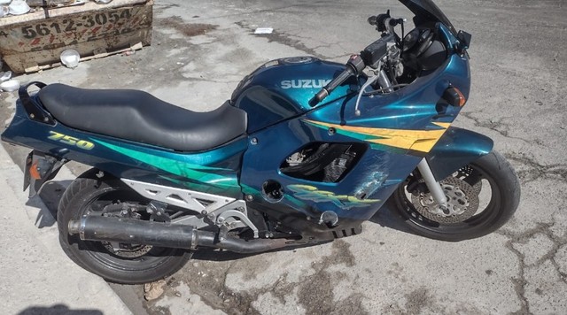 MOTO SUZUKI