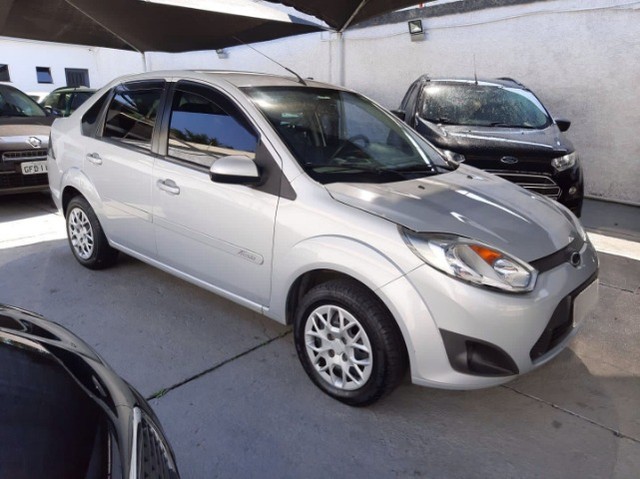 FORD FIESTA ROCAM 1.6 SE SEDAN 8V FLEX 4P MANUAL