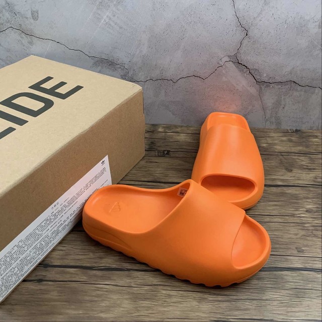 chinelo yeezy laranja