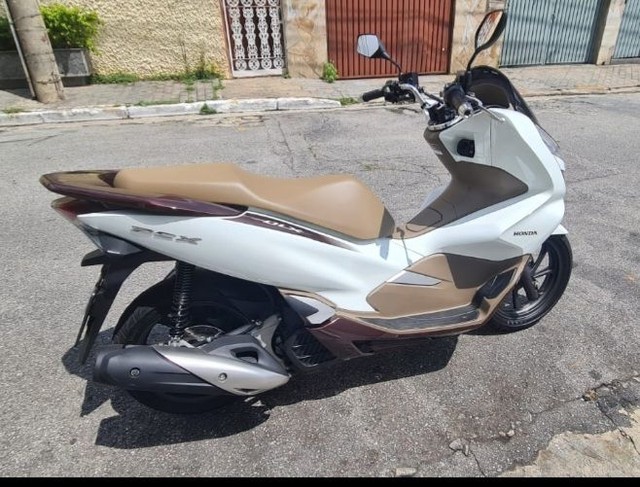 Pcx DLX ano 2019 modelo 2020  8.800 km ,super nova ,chave presença. 