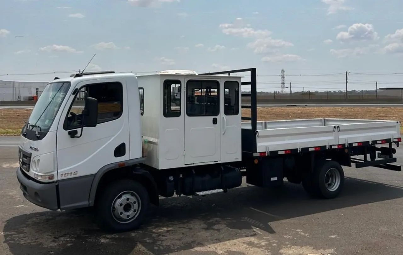 MB Accelo 1016 ano 2020 com cabine suplementar de 8 lugares, carroceria metálica, em SP - Foto 4