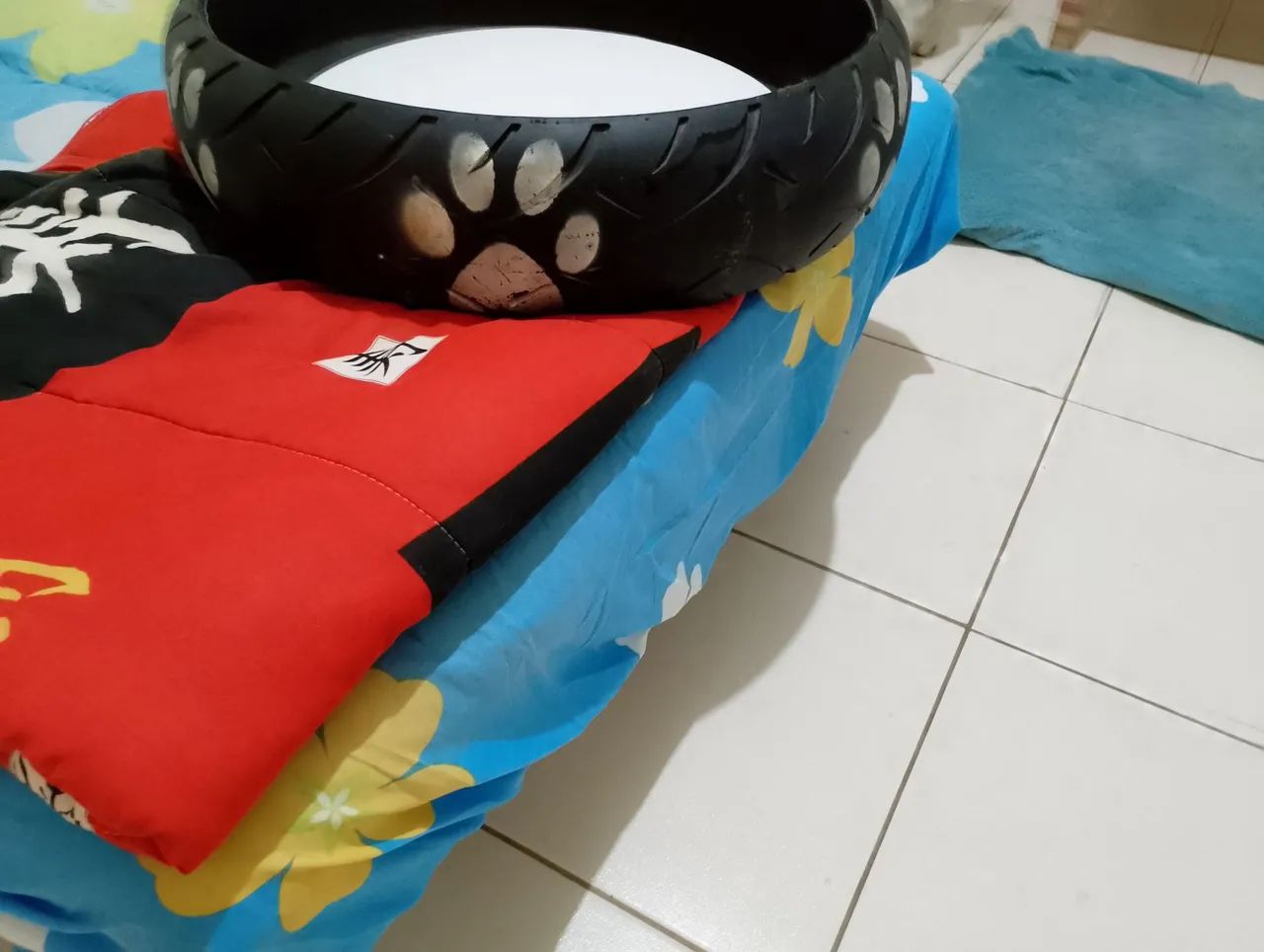 Casinha feita de pneu tamanho médio, sem uso. - Foto 2