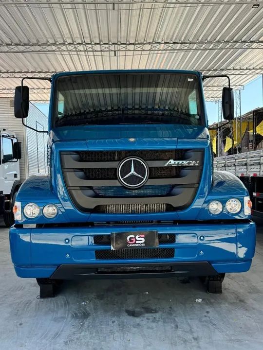 Mercedes Benz Atron 2324 ano 2014 no chassi