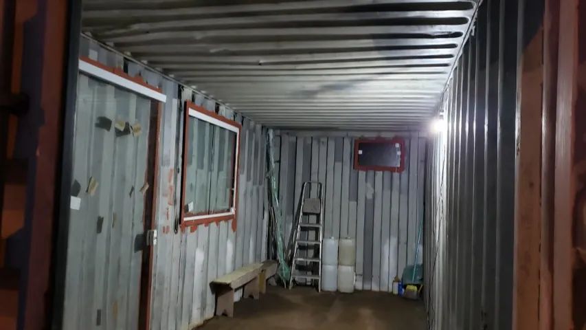 CONTAINER MARÍTIMO DE 6 METROS COM PORTA E JANELAS. - Foto 5