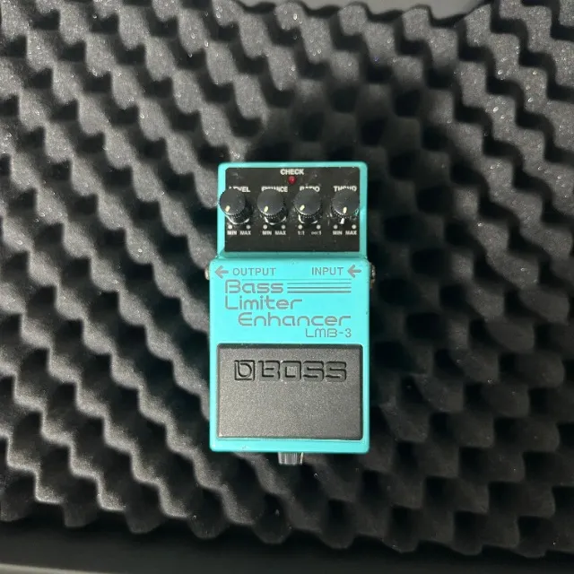 Pedal de baixo Boss Bass Limiter Enhancer LMB-3