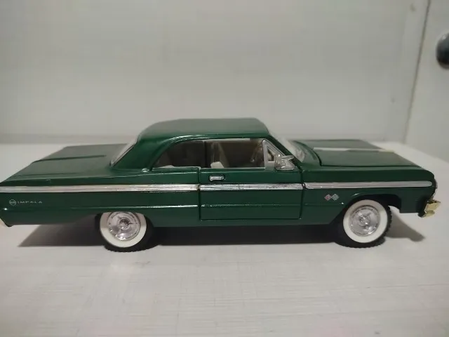 Miniatura Chevrolet Suburban 1993 Sunnyside 1/24 - Hobbies e