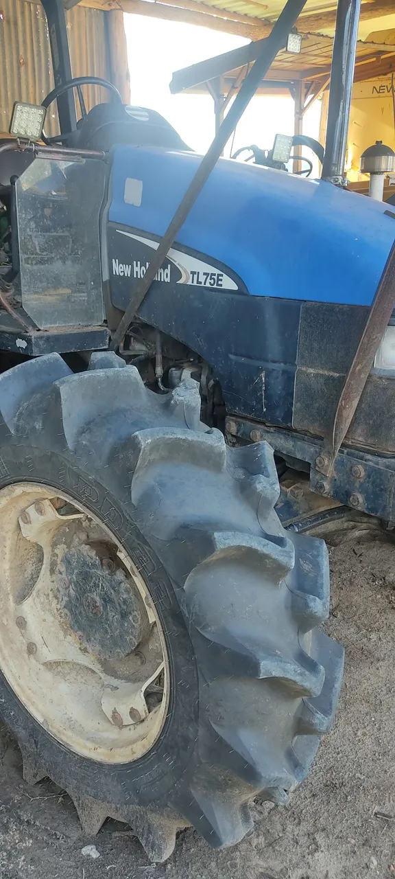 Trator New Holland TL75E