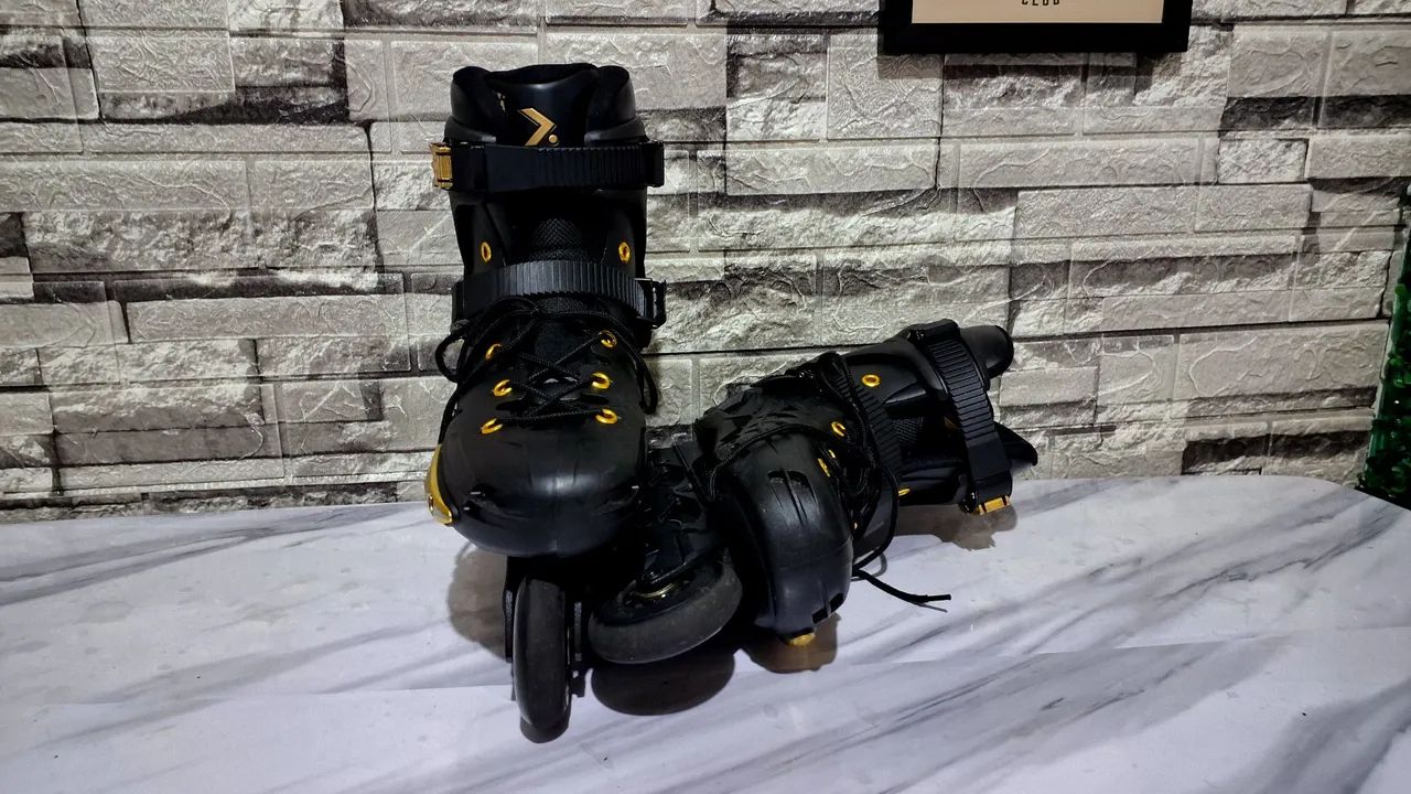 ÓTIMO ESTADO - Patins in-line Abec-7 Oxer Preto Dourado em ótimo estado Tamanho 40 - Foto 2