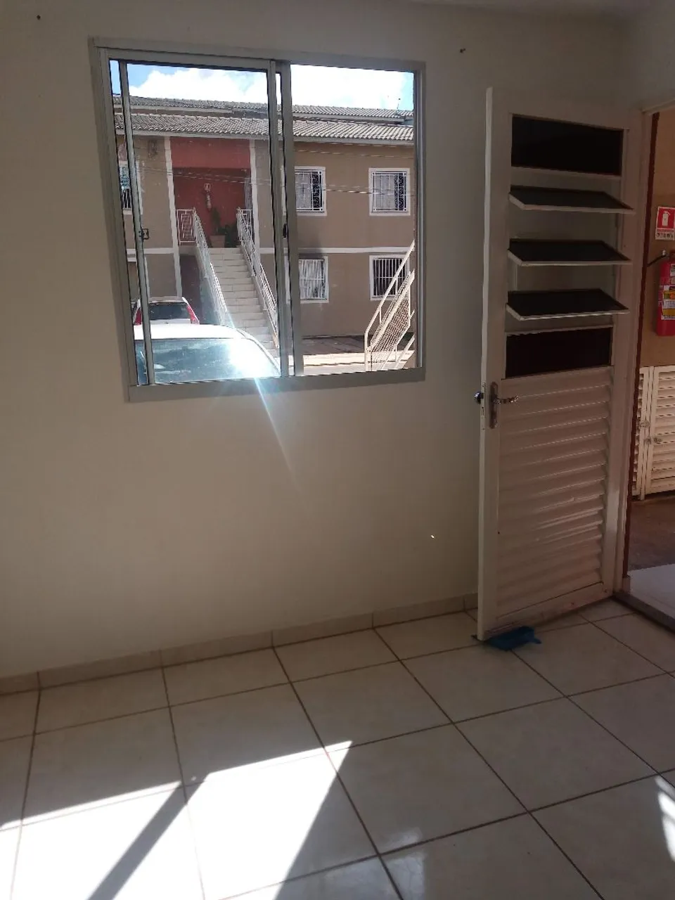 Aluga-se apartamento no Colinas IX