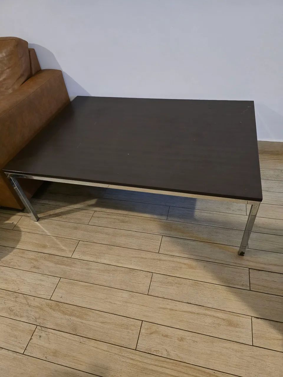 Mesa de centro em madeira e com pés de aço  - Foto 2