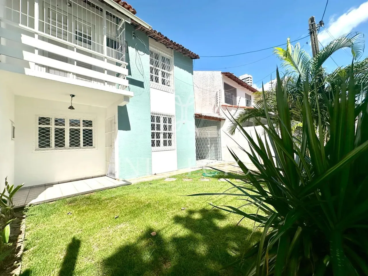 Aluga casa 3 quartos Lagoa Nova
