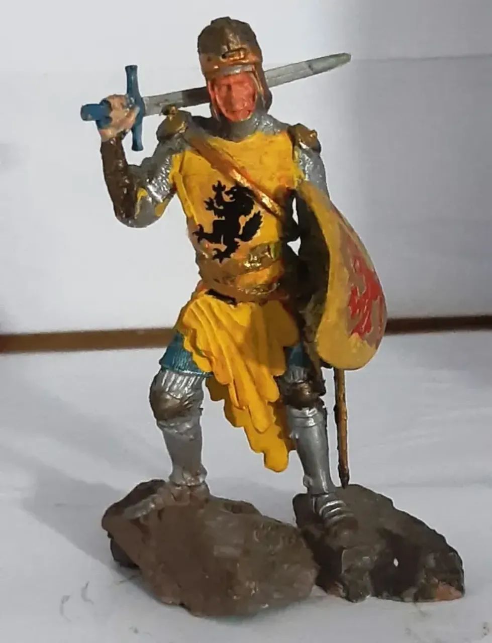 Cavaleiro Medieval Escudo E Espada - Foto 2