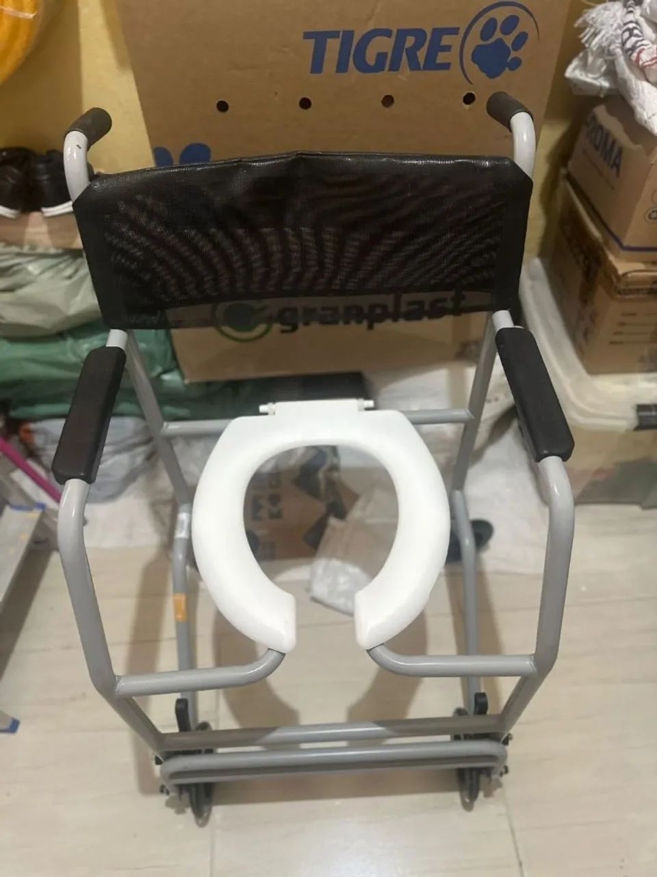 Cadeira de banho com rodas - Foto 2